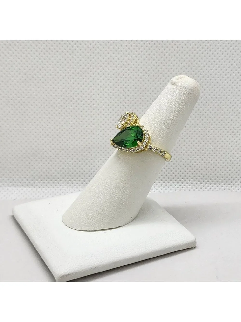 Brand New Sterling Silver 925 Green White Gemstone Ring